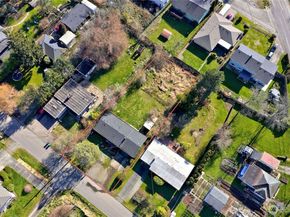 6105 S 124th St, Seattle WA 98178