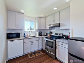 6105 S 124th St, Seattle WA 98178