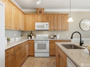 23007 Lakeview Drive A303, Mountlake Terrace WA 98043