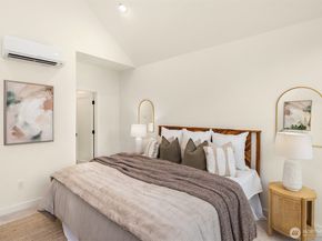 10815 11th Avenue NE, Seattle WA 98125