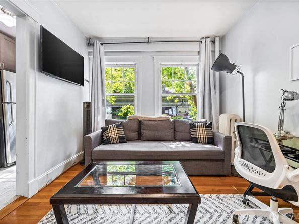 2132 5th Avenue 202, Seattle WA 98121