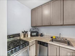 2132 5th Avenue 202, Seattle WA 98121