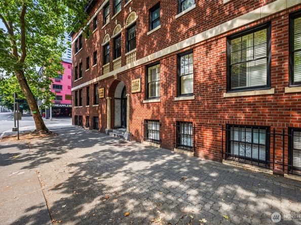 2132 5th Avenue 202, Seattle WA 98121