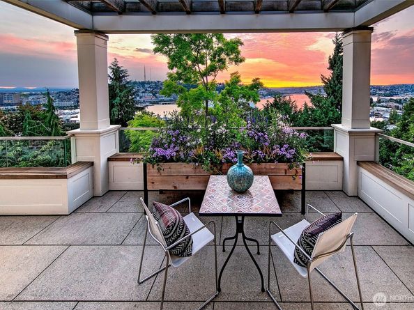 1065 Summit Avenue E, Seattle WA 98102