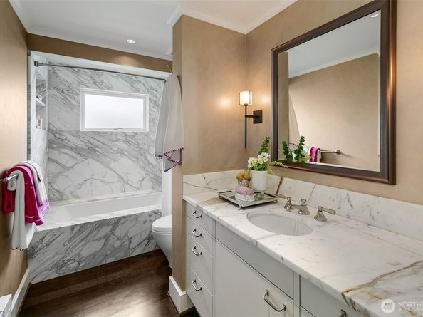 1065 Summit Avenue E, Seattle WA 98102