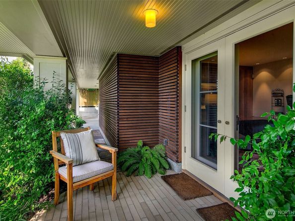 1065 Summit Avenue E, Seattle WA 98102