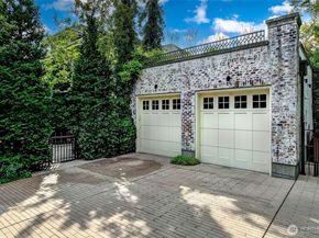 1065 Summit Avenue E, Seattle WA 98102