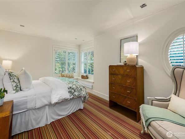 1065 Summit Avenue E, Seattle WA 98102
