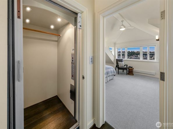 1065 Summit Avenue E, Seattle WA 98102