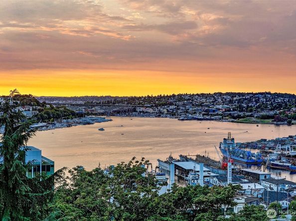 1065 Summit Avenue E, Seattle WA 98102
