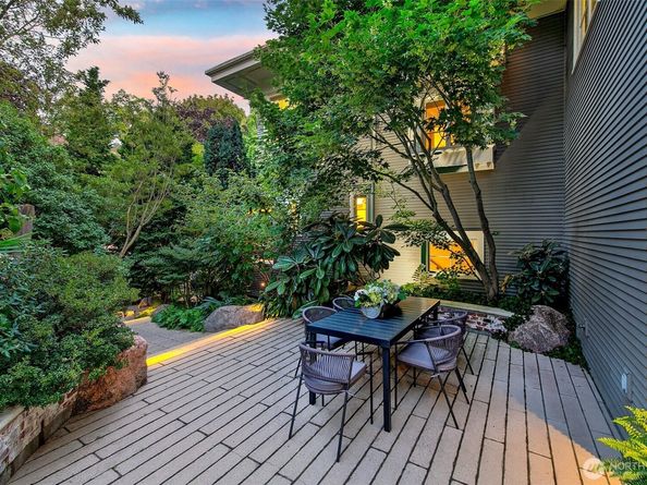1065 Summit Avenue E, Seattle WA 98102