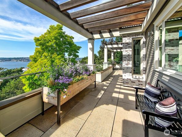 1065 Summit Avenue E, Seattle WA 98102