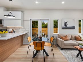 12517 Phinney Avenue N, Seattle WA 98133