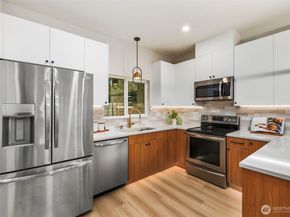 12517 Phinney Avenue N, Seattle WA 98133