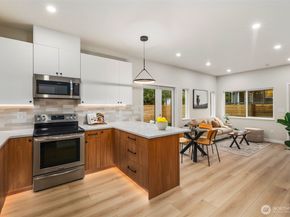 12517 Phinney Avenue N, Seattle WA 98133