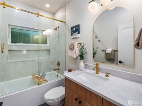 12517 Phinney Avenue N, Seattle WA 98133