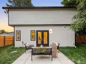 12517 Phinney Avenue N, Seattle WA 98133