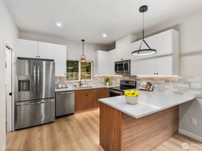 12517 Phinney Avenue N, Seattle WA 98133