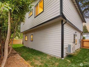 12517 Phinney Avenue N, Seattle WA 98133