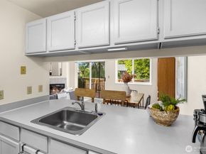 15721 44th Avenue W B3, Lynnwood WA 98087