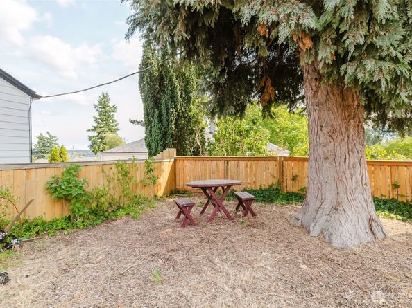 1122 Evans Avenue W, Bremerton WA 98312