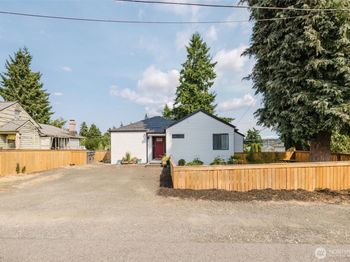 1122 Evans Avenue W