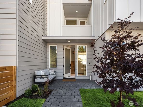2649 41st Avenue SW, Seattle WA 98116
