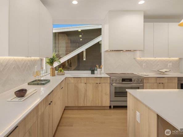 2649 41st Avenue SW, Seattle WA 98116