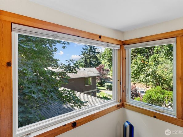 11616 Seola Beach Drive SW, Burien WA 98146