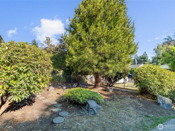518 N 166th Street, Shoreline WA 98133