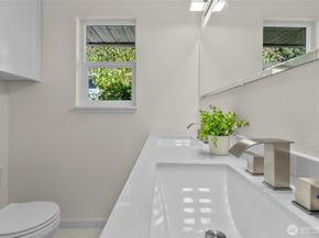 518 N 166th Street, Shoreline WA 98133