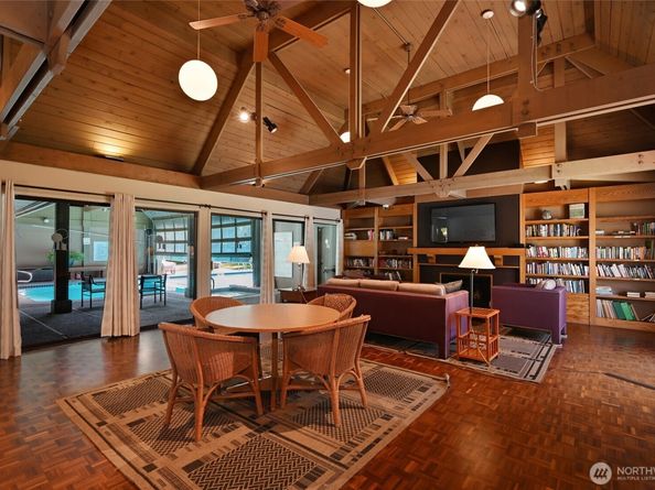 6648 Park Point Way NE D111, Seattle WA 98115
