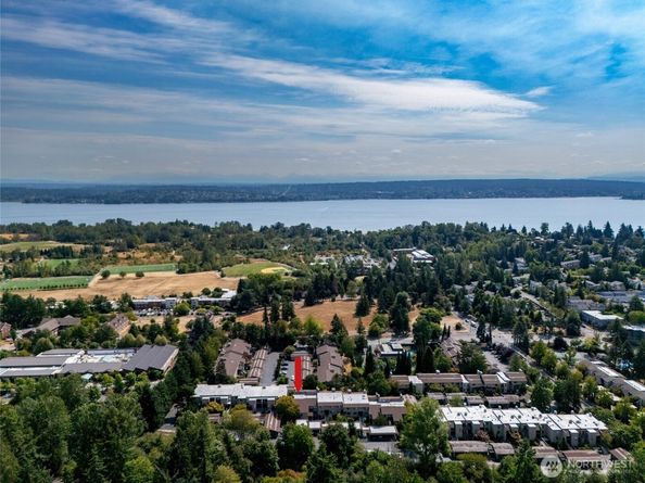 6648 Park Point Way NE D111, Seattle WA 98115