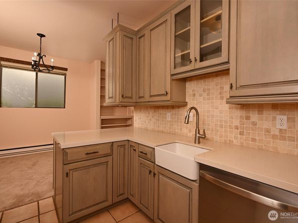 6648 Park Point Way NE D111, Seattle WA 98115