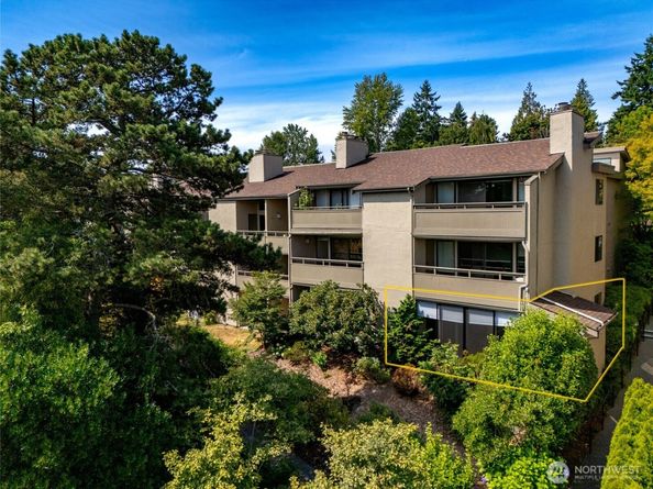 6648 Park Point Way NE D111, Seattle WA 98115