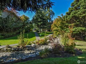 6648 Park Point Way NE D111, Seattle WA 98115