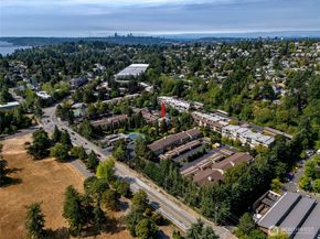 6648 Park Point Way NE D111, Seattle WA 98115