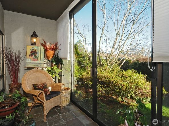 6648 Park Point Way NE D111, Seattle WA 98115