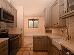 6648 Park Point Way NE D111, Seattle WA 98115