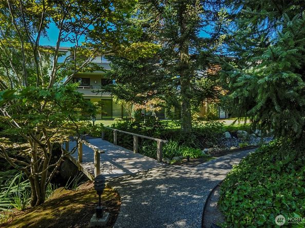 6648 Park Point Way NE D111, Seattle WA 98115