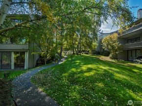 6648 Park Point Way NE D111, Seattle WA 98115