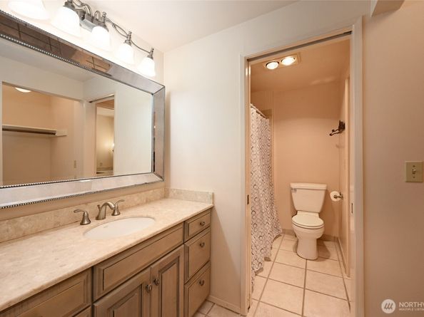 6648 Park Point Way NE D111, Seattle WA 98115