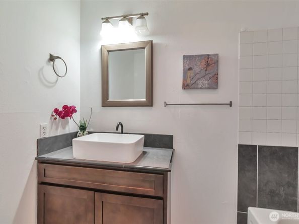 13932 NE 60th 155, Redmond WA 98052