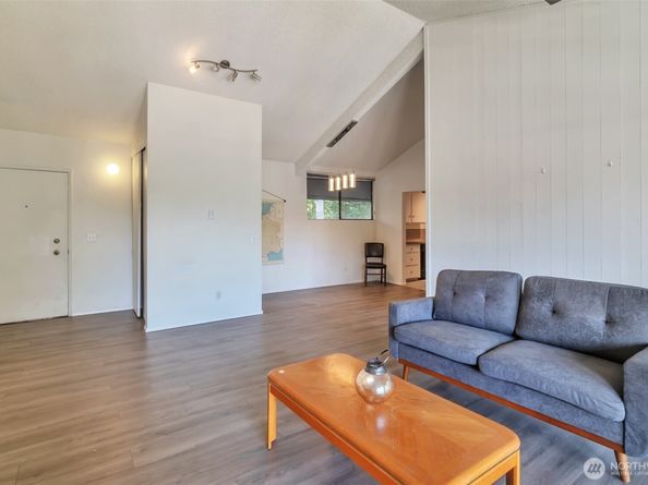 13932 NE 60th 155, Redmond WA 98052