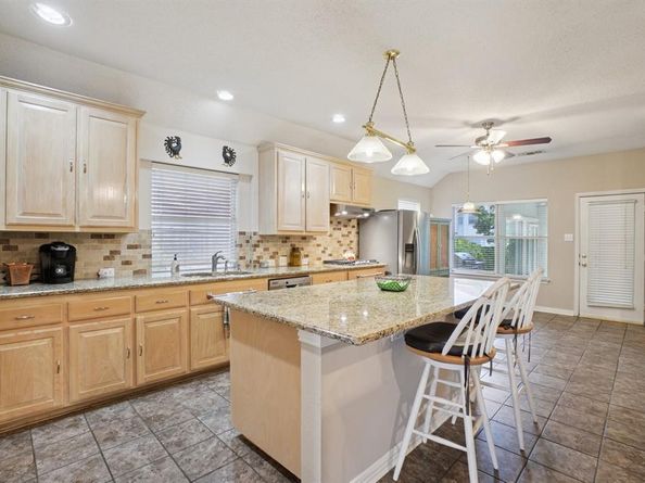 6716  Spring Valley Way , Fort Worth Texas 76132