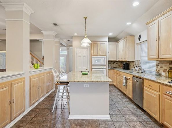 6716  Spring Valley Way , Fort Worth Texas 76132