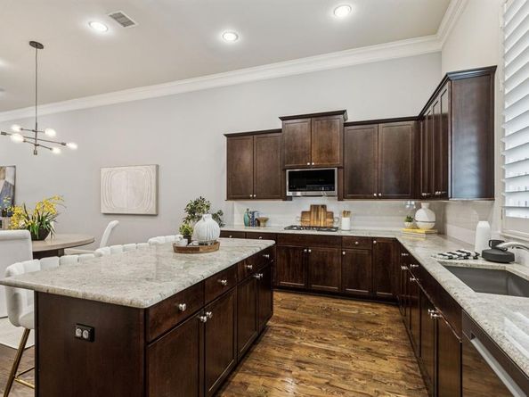 2138  Aylesport Drive , Dallas Texas 75201