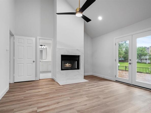 9424  Blue Jay Way , Irving Texas 75063