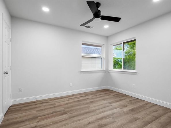 9424  Blue Jay Way , Irving Texas 75063