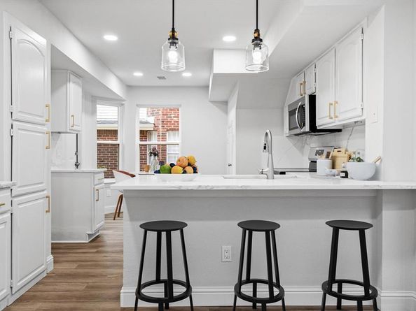 9424  Blue Jay Way , Irving Texas 75063
